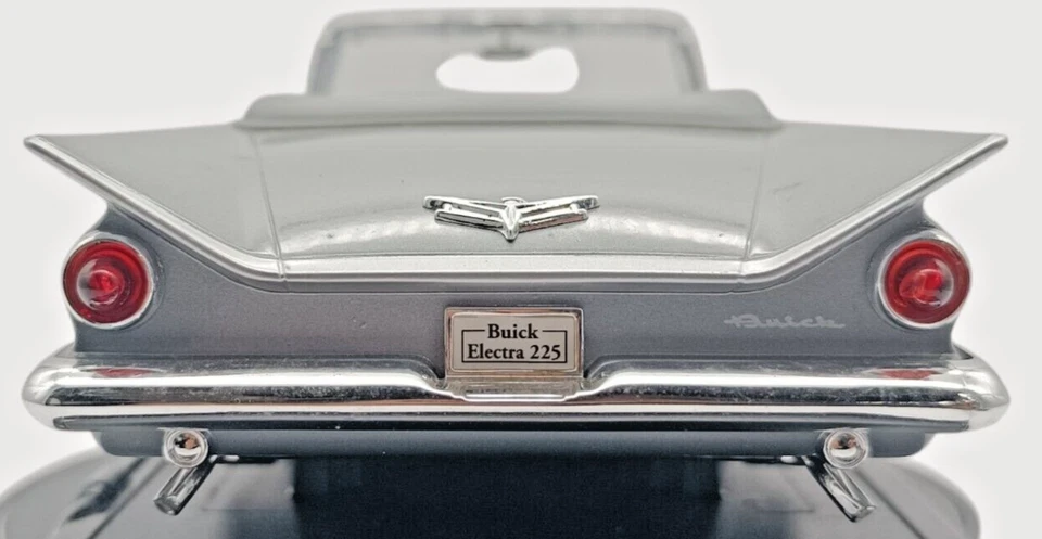 1959 Buick Electra 225 1/18 scale Gray Diecast Deluxe by Yat Ming Road Signature - Image 4 of 4