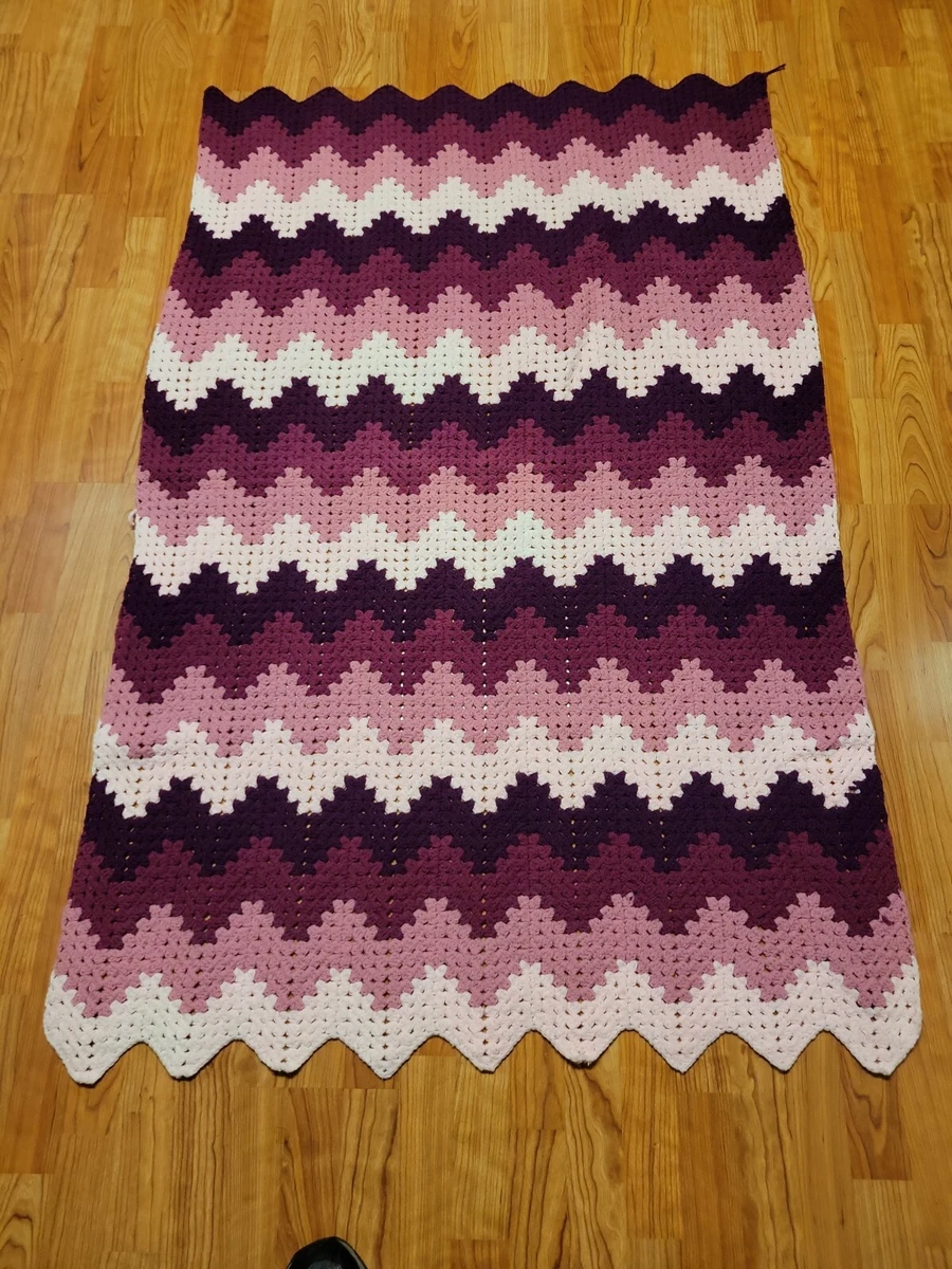Blanket Afghan grannycore ripple 1980s Vtg 60x40 Hand Crochet