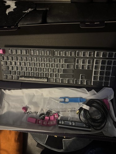 Ducky Shine 7 Mechanical Keyboard - Picture 4 of 4