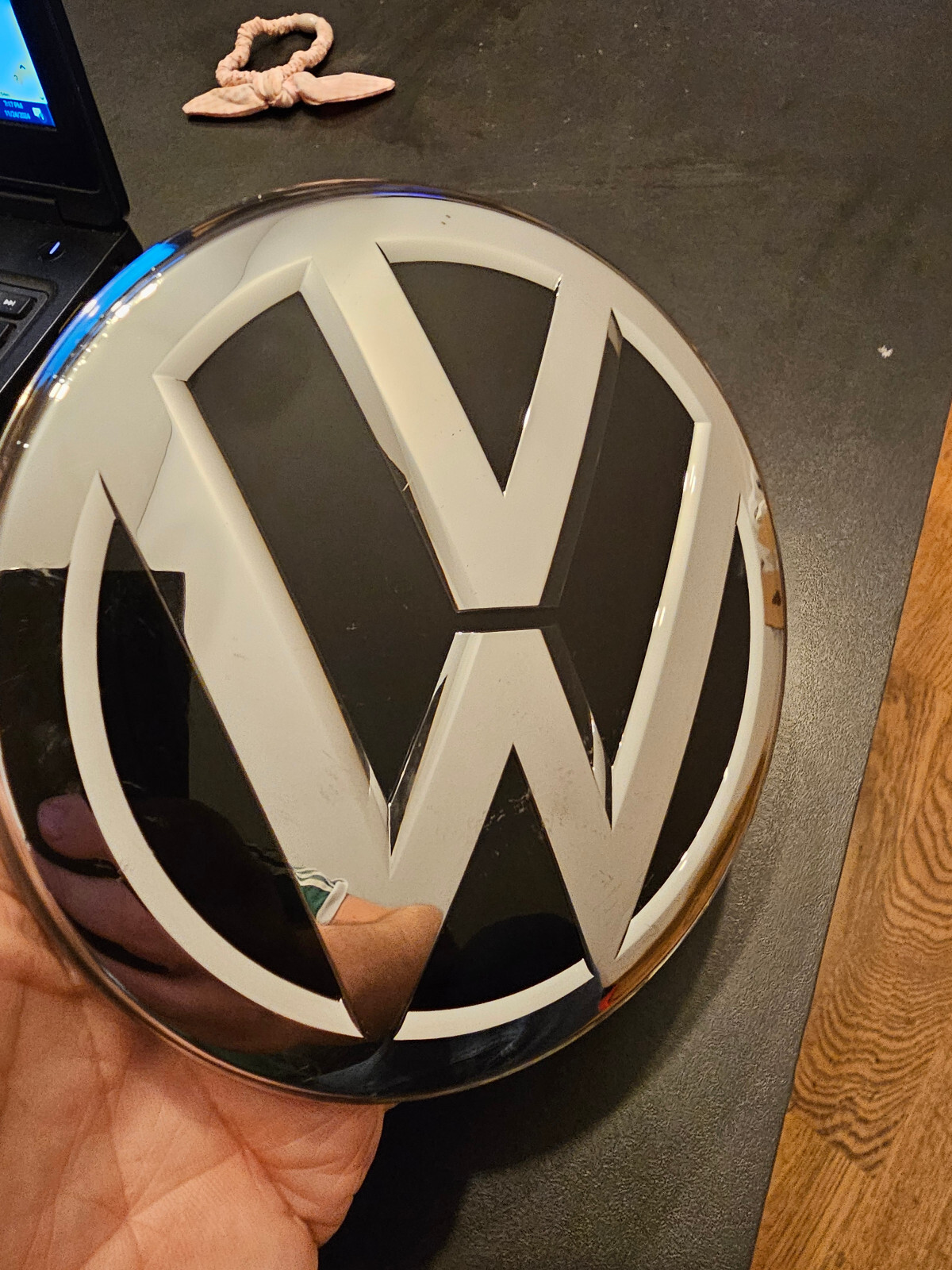 VW ゴルフ7後期 ミリ波レーダーエンブレム新品 3G0853601 A VW ゴルフ7後期 ミリ波レーダーエンブレム新品 3G0853601 A