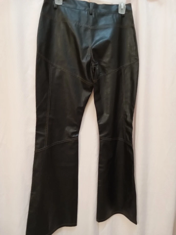 Womens Black Faux Leather Pants, Outer Edge size 7 Ex. Condition - Image 3 of 4