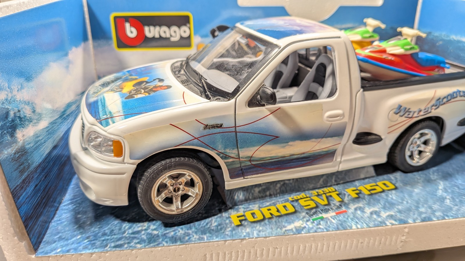 Foto 2 van Bburago Burago 1:21 Ford SVT F150 Water Scooter Mint In Box