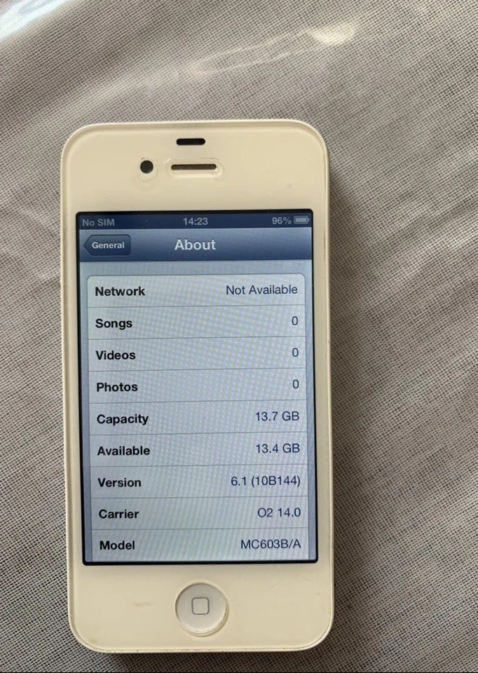 Apple iPhone 4 white colour memory 16 GB excellent condition iOS 6.1 very rare - Image 3 of 4