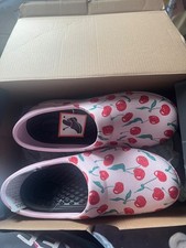 crocs cherry clog