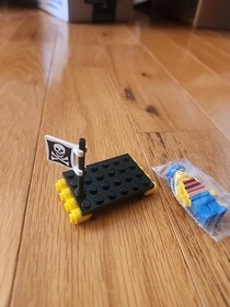 Lego vintage pirate 1733 Shipwrecked Pirate  - No instruction