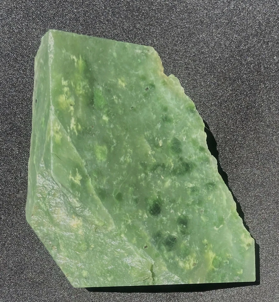 YUKON SNOW JADE  (NEPHRITE) THICK END SLAB 90 GRAMS - 3.2 OZ or 450 CT's CANADA - Image 2 of 4