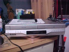 USPS damaged  Parts only   Toshiba VCR/DVD combo SD-V393 w/ record