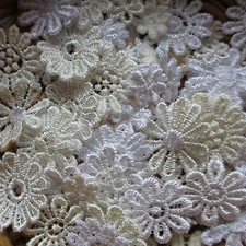 Assorted WHITE/CREAM 10-25mm Guipure Lace Daisy Motifs Sew On Flower Appliques