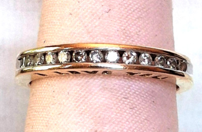 Magic Glo Gelbgold und Diamant ''I Love You'' Bandring Größe 7,25