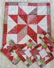 CHRISTMAS Handmade Lap Quilt/Wall Hanging, 2 Pillow Covers 2 Runners 5 piece