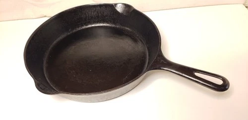 Griswold Cast Iron Skillet. No. 7-701 C Small Block Logo. Seasoned