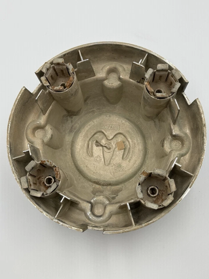 1994-1999 Dodge Ram 2500 98-03 Dodge Van tampa central cromada 52106283AB FABRICANTE DE EQUIPAMENTO ORIGINAL - Imagem 3 de 4