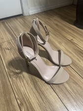 Fashion Nova Brand Women's Beige Colored Stiletto Heels Size 7 1/2