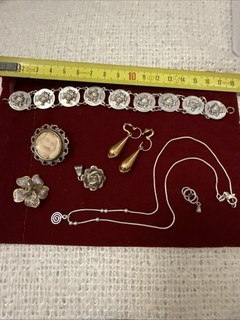 LOT 7 BIJOUX Différentes Époques et Différents matériaux