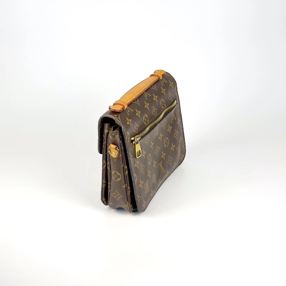 Louis Vuitton Pochette Métis, photo 4 of 5