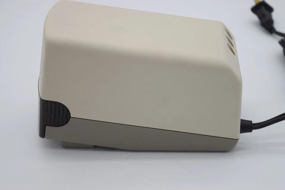 Afiador de lápis elétrico vintage BOSTON modelo 19 fabricado nos EUA testado e funcionando - Imagem 4 de 4