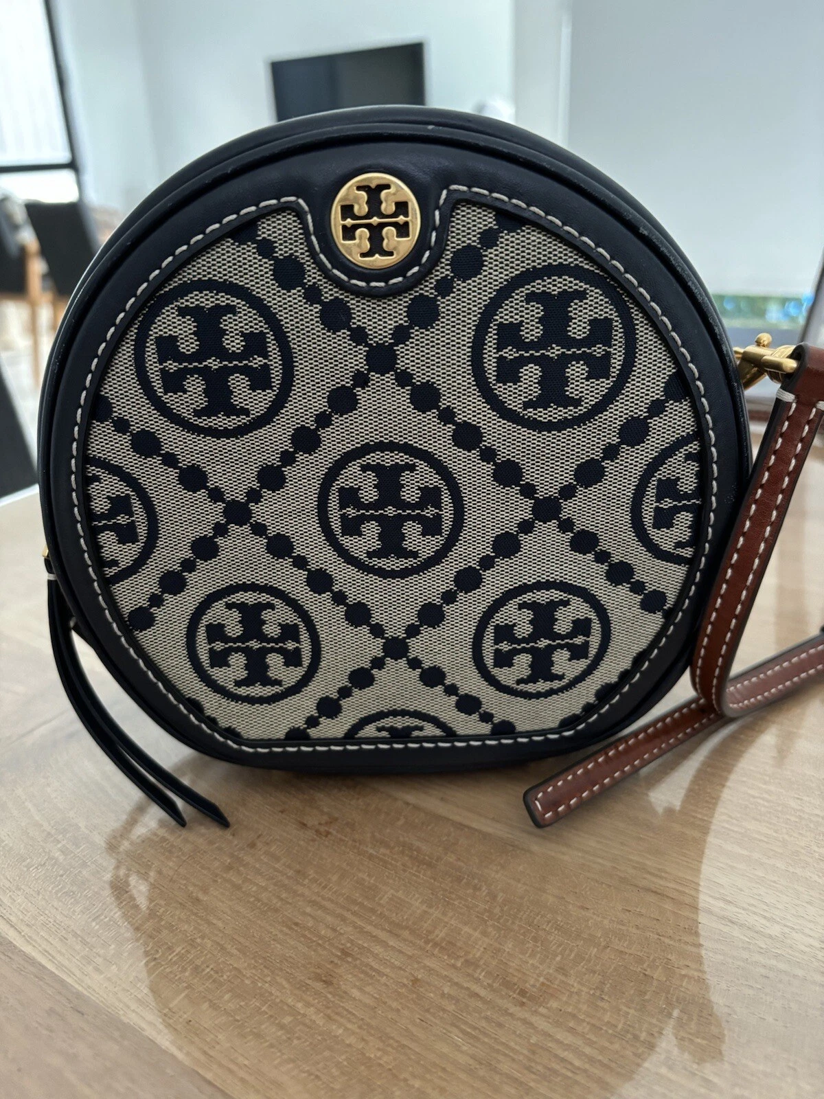 Picture 1 of 6