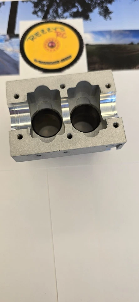 Toyan/Semto FS L200/ST-NF2 Engine case with cylinder sleeves. - Image 3 of 4