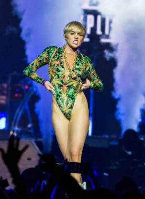 Miley Cyrus at her Bangerz Tour at The Palace of Auburn Hills on- 2014 Photo 43