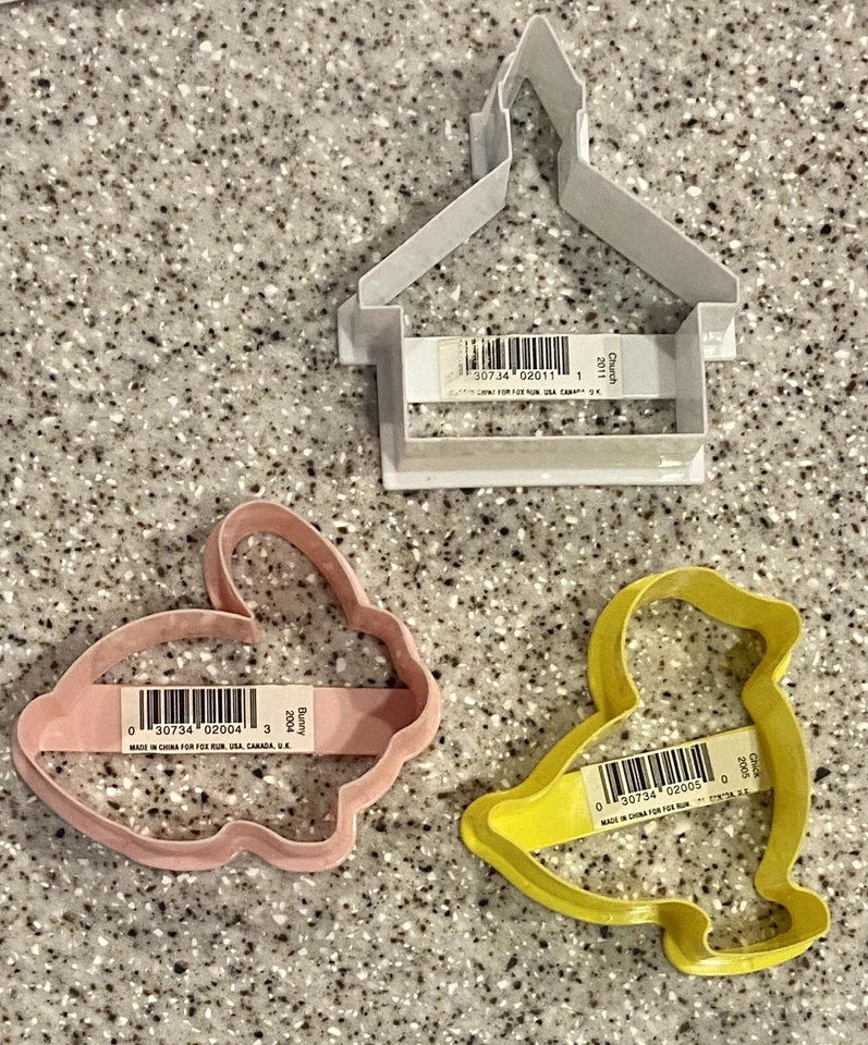 Lote de 7 Cortadores de Galletas 1 Metal 6 Plástico Pascua, Amor, Árbol NUEVO Foto 4 de 4