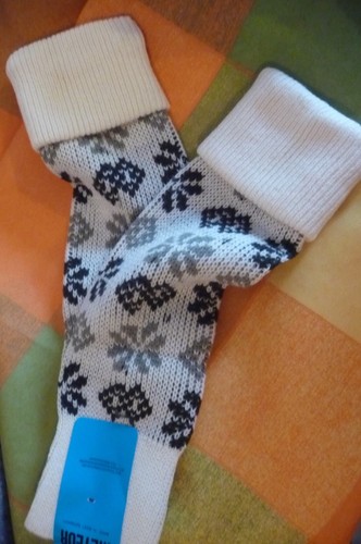 Leg Warmers Cream/Black/Green Snowflake pattern with topper adults One-size bnwt - Picture 3 of 3