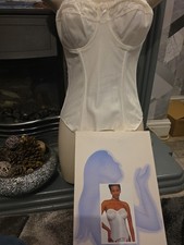 Elegant Silhouette Paysanne 2000 Pearl  Basque Suspender For That Special Occasi