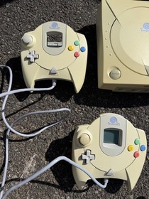 Sega Dreamcast Console Complete With 2 Controllers All Power Cables Fully Works