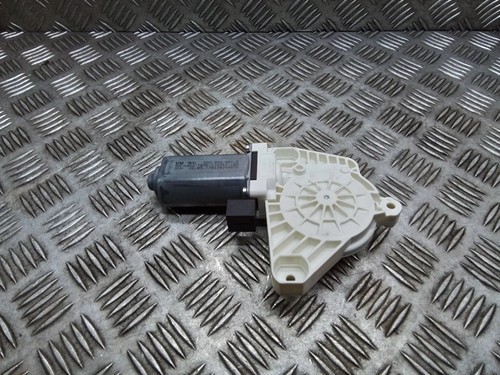 VW PASSAT Variant B8 3G5 Fensterhebermotor vorne links 5q4959801b 31802928