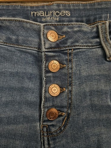 Maurices Distressed Mid Rise Frayed Edge Capris Jeans Size 14 Stretch Button Fly - Picture 8 of 11
