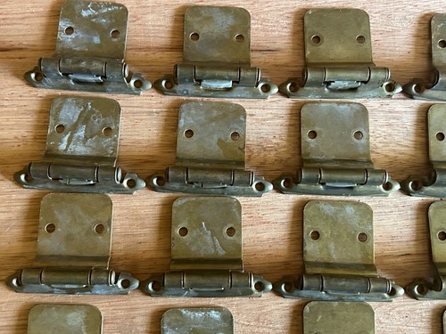 Amerock Cabinet Hinge Salvaged Lot Of 42 Brass Tone Self Closing Vtg No Screws - Picture 3 of 24