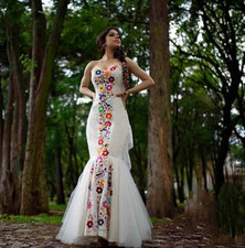 Floral Embroidery Mexican Wedding Dress Sweetheart Neck Sleeveless Long Ivory