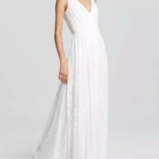 Vera Wang Deep V Neck White Lace Gown Size 4 Wedding Spring Elegant Missing Belt