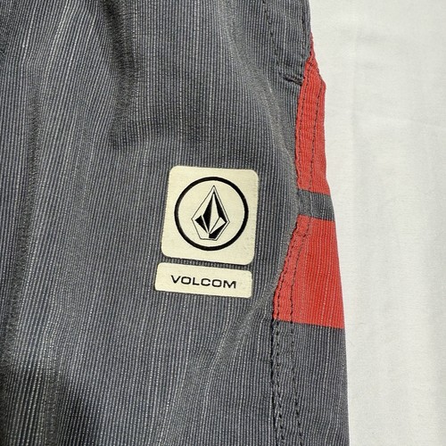 Volcom Board Shorts Mens Size 34 Gray Red Striped Slingers Quick Dry - Picture 2 of 11