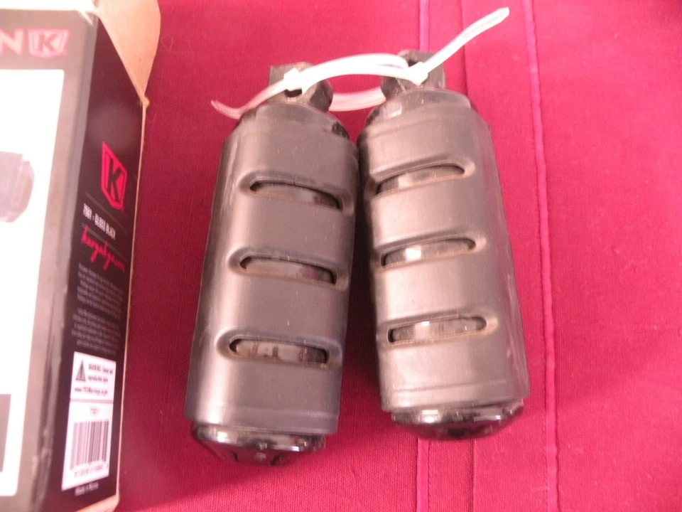 Kuryakyn 7561 Large Black Trident ISO Motorcycle Foot Pegs H-D Male Mount - Image 2 of 4