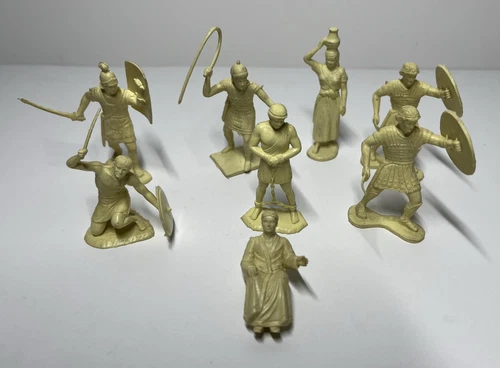 LOT OF 8 ORIGINAL MARX OFFICAL BEN-HUR 54MM GLADIATORS, SLAVE, OTHERS (CREAM)