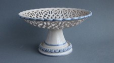 EINZELSTÜCK UNIKAT Aufsatzschale Konfektschale Trompetenfuß durchbrochener Rand