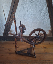 ~ altes, dekoratives Spinnrad ~