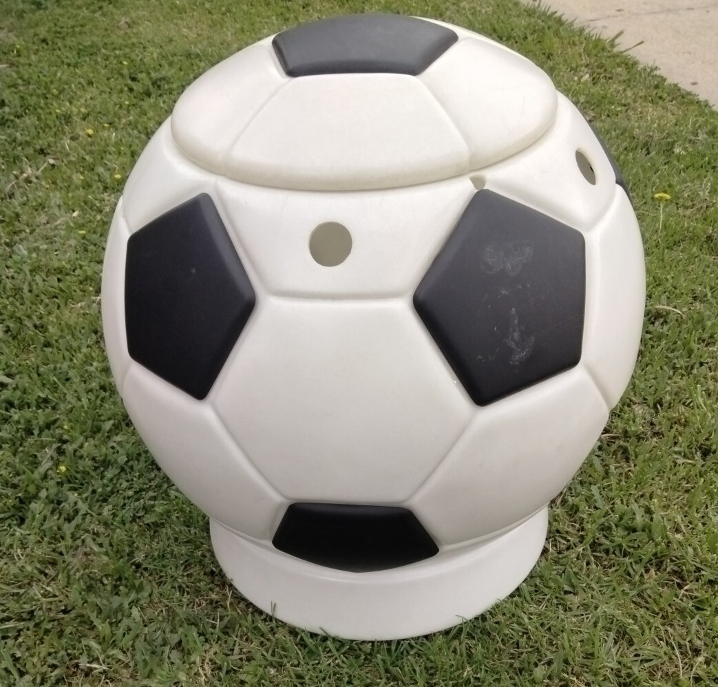 VINTAGE LITTLE TIKES TYKES KIDS TOYBOX SOCCER BALL TOY BOX HAMPER