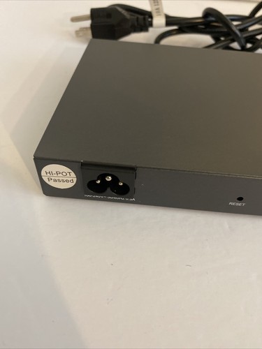TP-Link SafeStream Gigabit Broadband VPN Router TL-R600VPN With Adapter - Picture 5 of 7