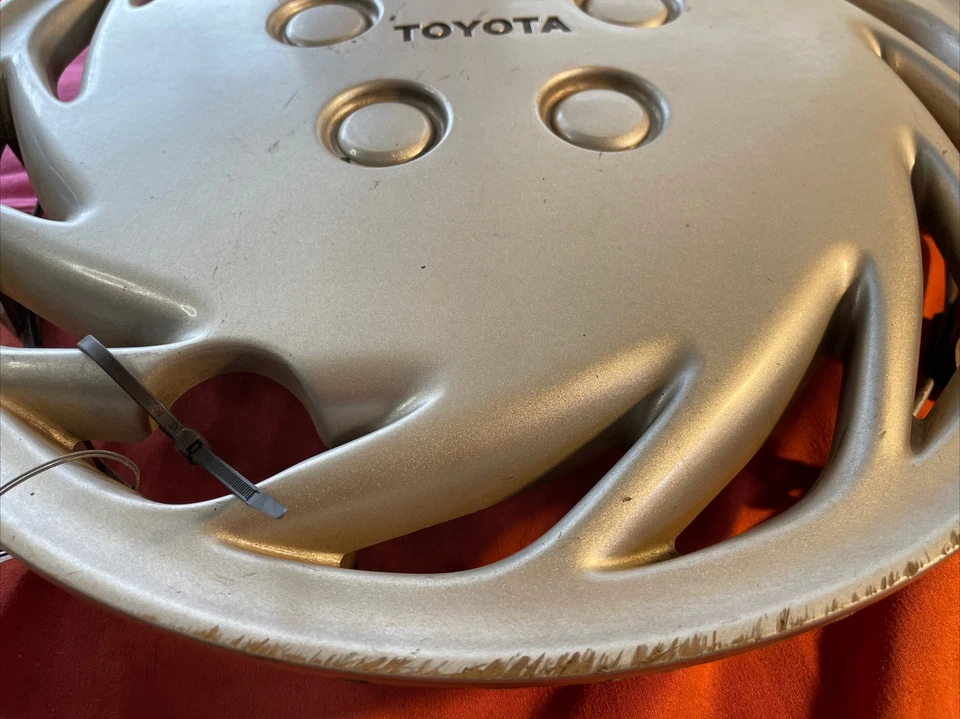 Tapacubos Toyota Celica ST 61047 1990-1991 13" tapacubos OEM vintage OE 1 Foto 3 de 4