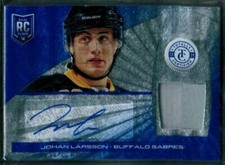 13-14 TOTALLY CERTIFIED JOHAN LARSSON #219 PATCH AUTO MIRROR BLUE /25 (ref 0798)