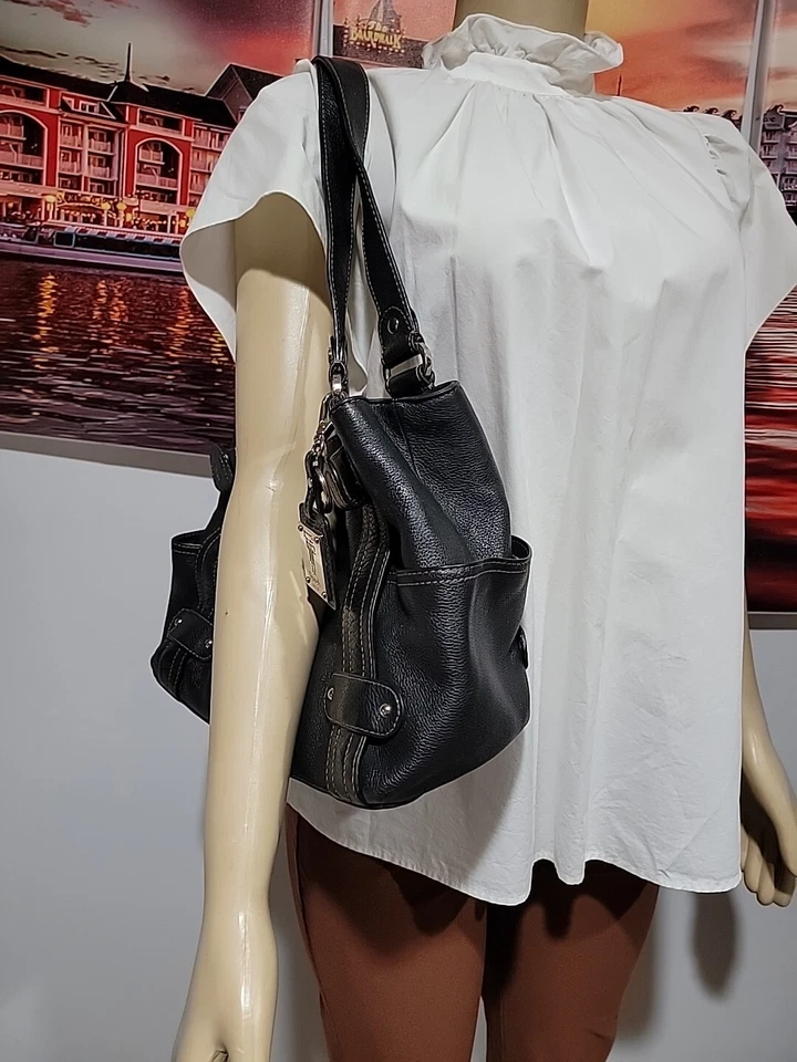 BOLSO TIGNANELLO/bolso de mano de cuero granulado negro 2 cinturones envolventes 8 bolsillos Foto 4 de 4