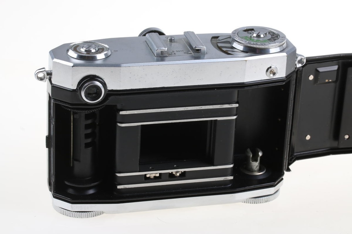 ZEISS IKON Contessa with Tessar 45mm f/2.8 - SNr: S5977