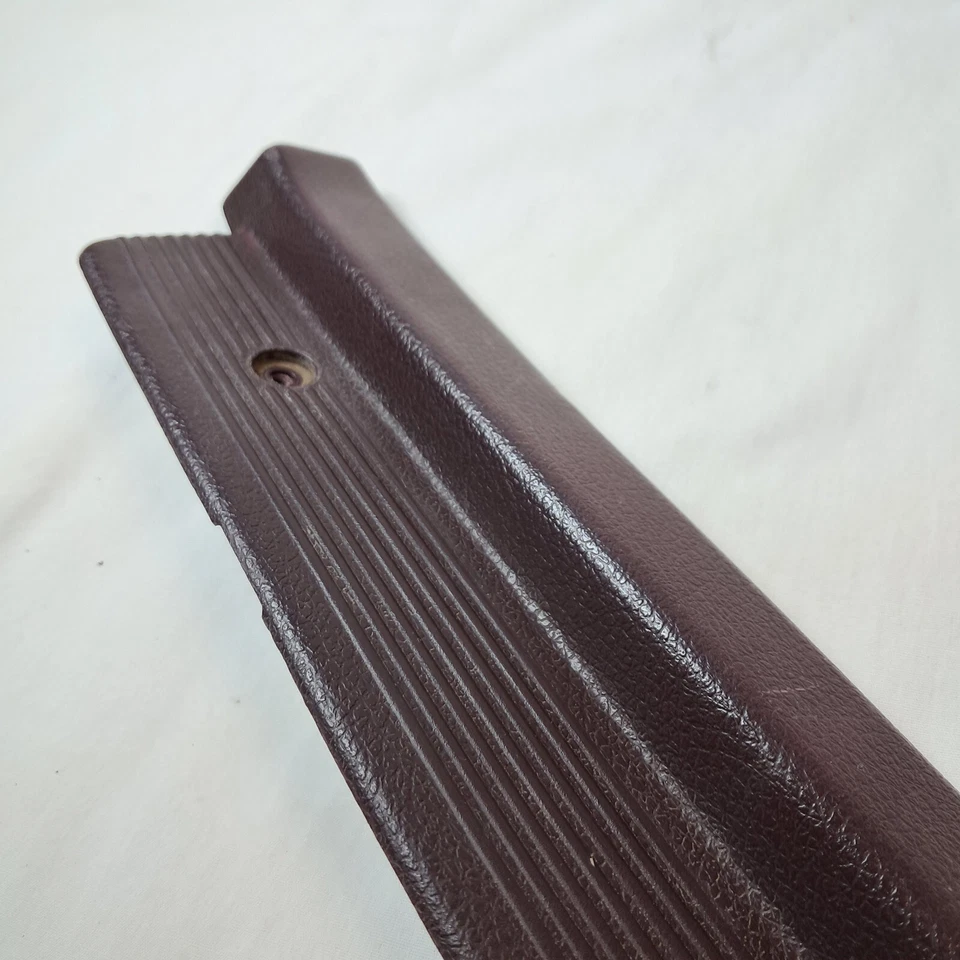 Placa de desgaste interior del umbral de la puerta delantera derecha Toyota Camry 1987-1991 OEM 67913-32020 Foto 4 de 4