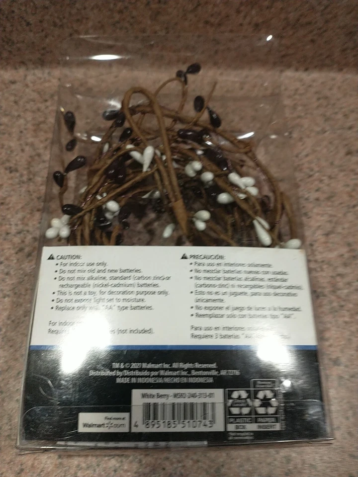 Garland Mainstays Battery Operated Black/White Berries Lighted Country Decor NEW - Image 3 of 4
