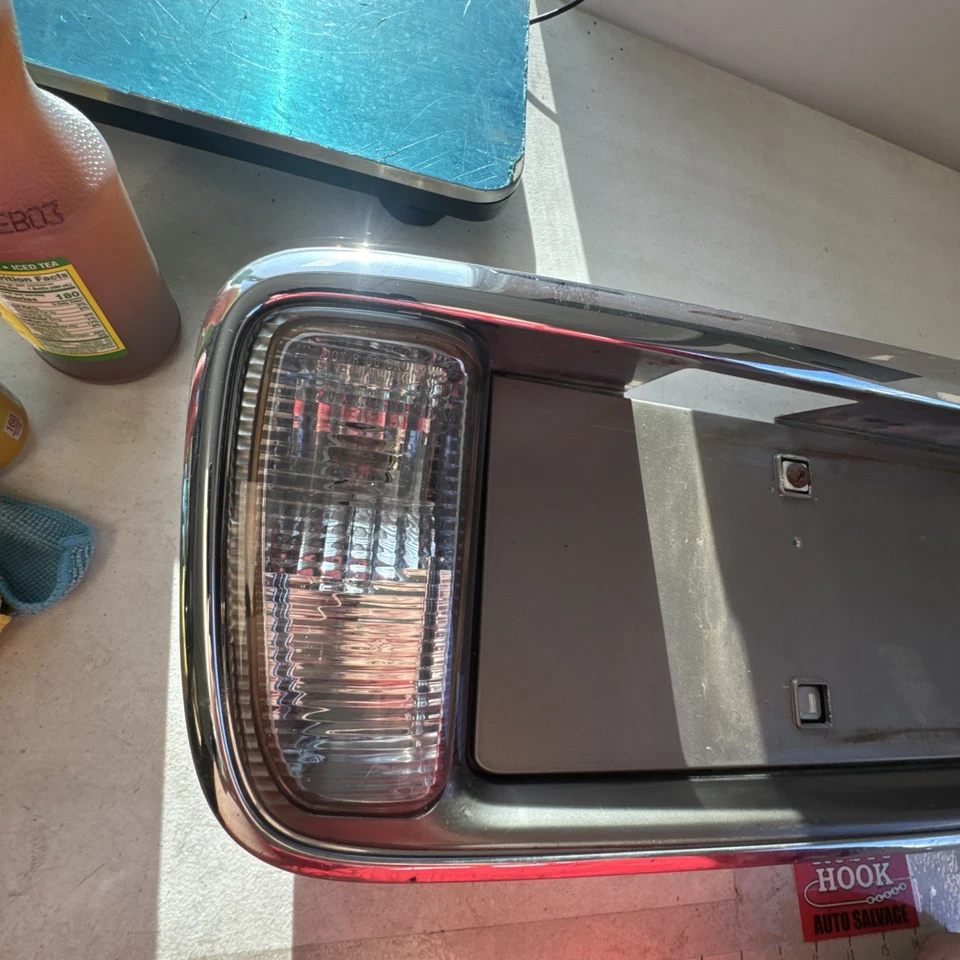 Cadillac Deville 2003 lámpara de reversa soporte de matrícula Foto 2 de 4