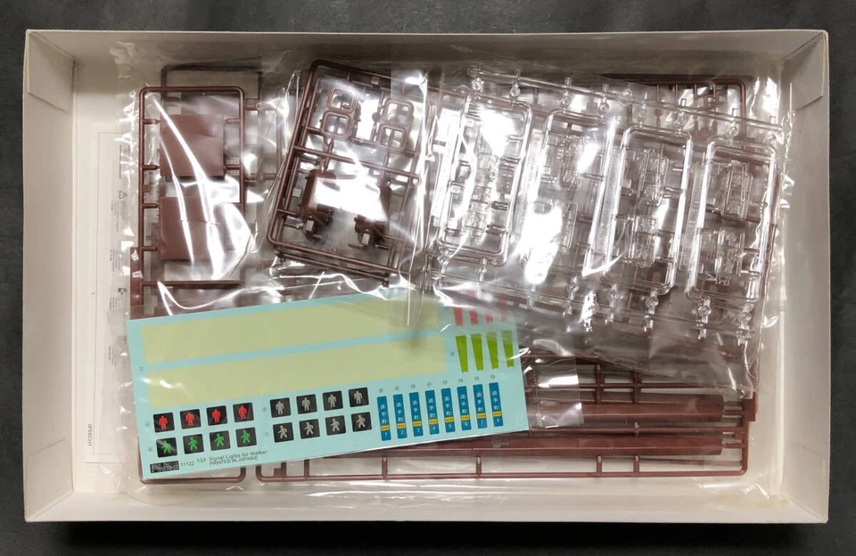 Fujimi 1/24 Pedestrian Signal Set Ledtraffic Light 8 Sets, Pillars 4 Garage Tool - Image 2 of 2