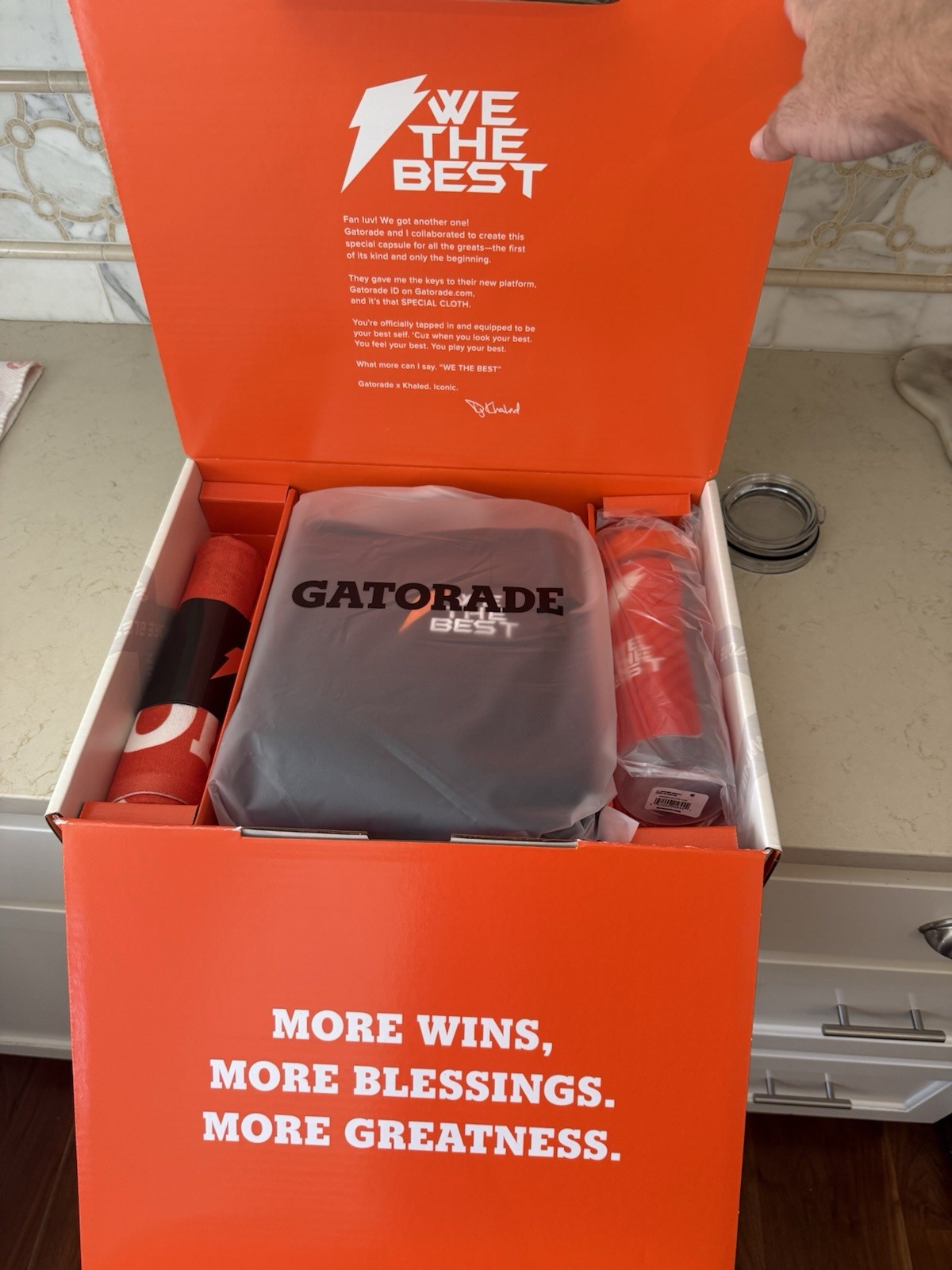 Gatorade DJ Khaled X Nike Jordan Capsule Hoodie Towel Water Bottle Size M RARE