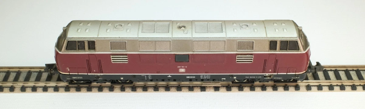 Spur N Arnold 2023 Diesellok BR221 151-0 DB 4-achsig altrot/Dach silbergrau