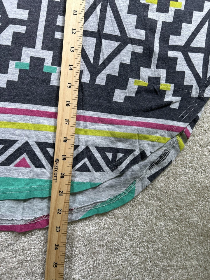 Camisa Forever 21 para mujer grande geométrica ala de murciélago azteca top de gran tamaño boho festiva Foto 3 de 4